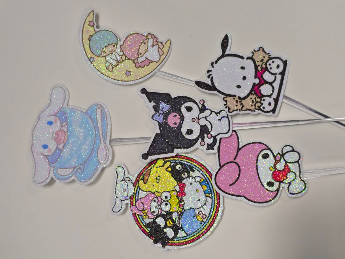 24 adornos brillantes para cupcakes. 12 diseños de Sanrio. Decoración de comida y palillos para fiestas.