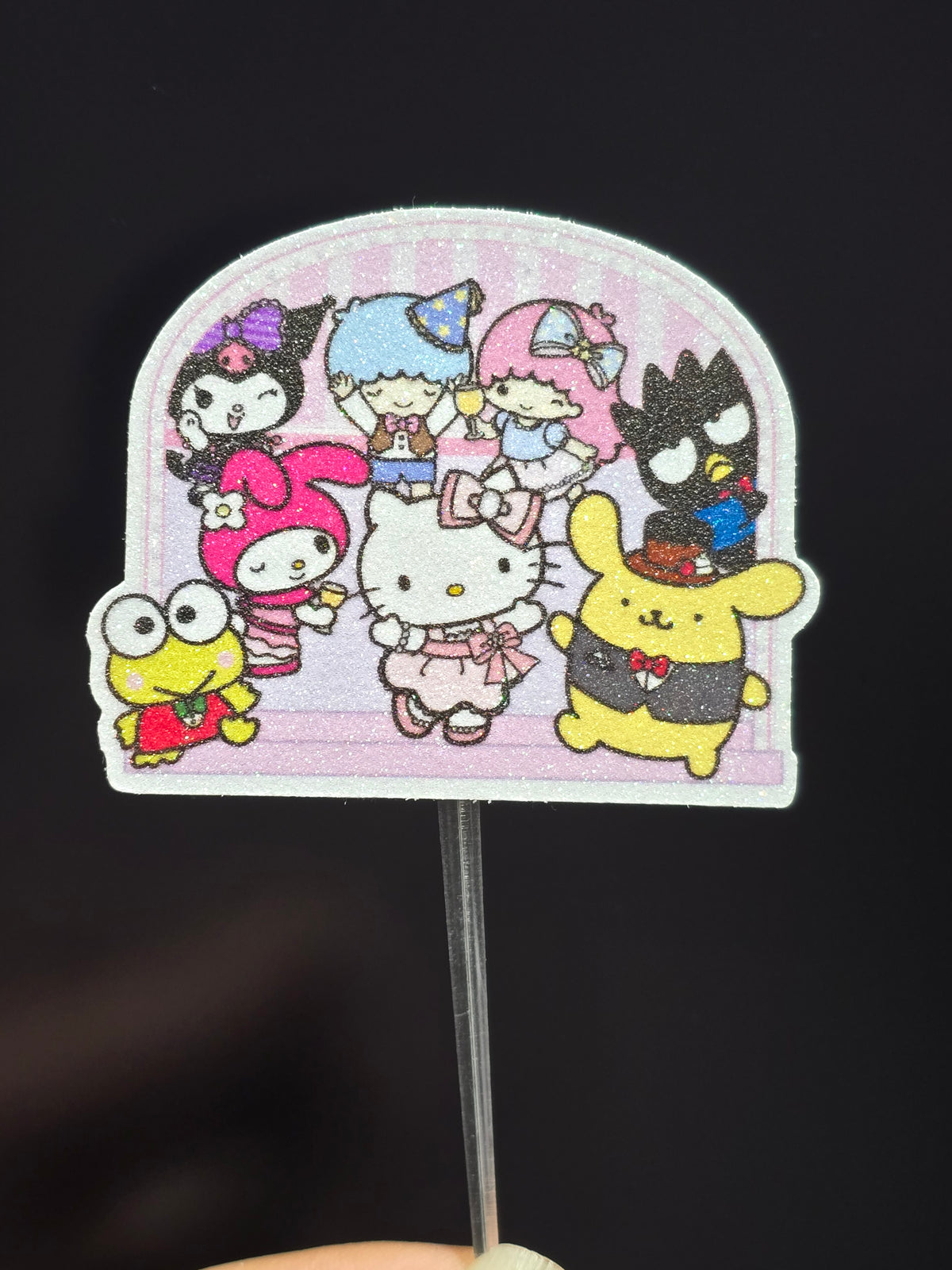 24 adornos brillantes para cupcakes. 12 diseños de Sanrio. Decoración de comida y palillos para fiestas.