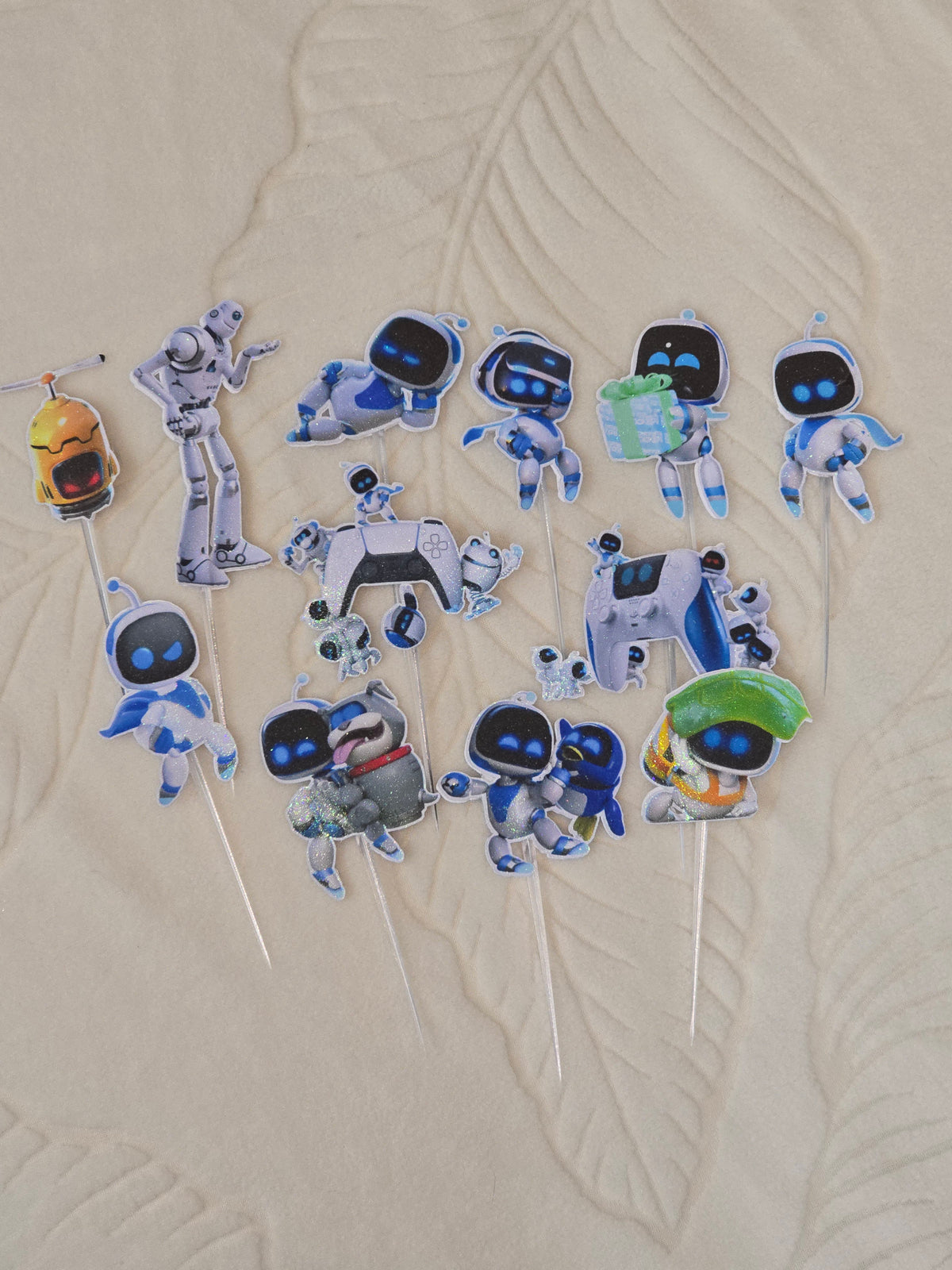 24 adornos brillantes para cupcakes. 12 diseños de astrobots. Decoración de comida y palillos para fiestas.