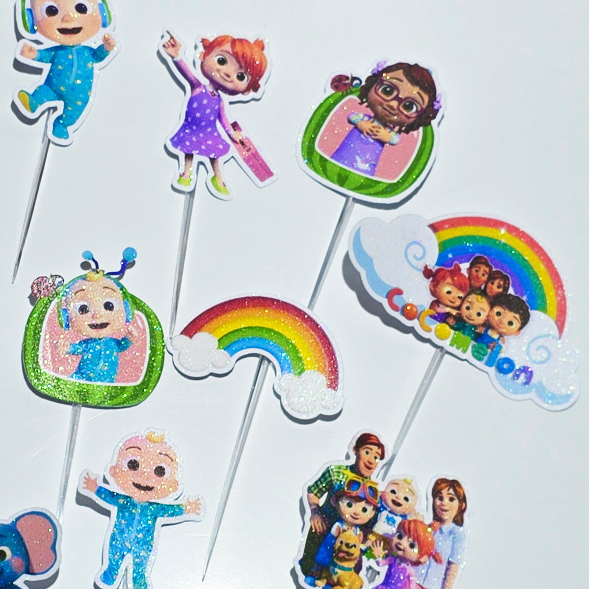 24 adornos brillantes para cupcakes. 12 diseños de cocomelon. Decoración de comida, palillos para fiestas.