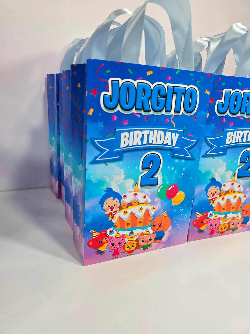 12 bolsas de regalo de cumpleaños personalizadas con nombre y edad. Bolsas con asas de cinta. 21,5 x 14 cm (Plim plim).