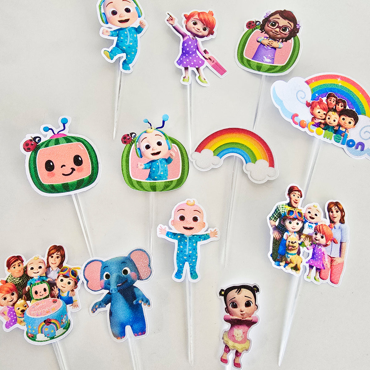 24 adornos brillantes para cupcakes. 12 diseños de cocomelon. Decoración de comida, palillos para fiestas.