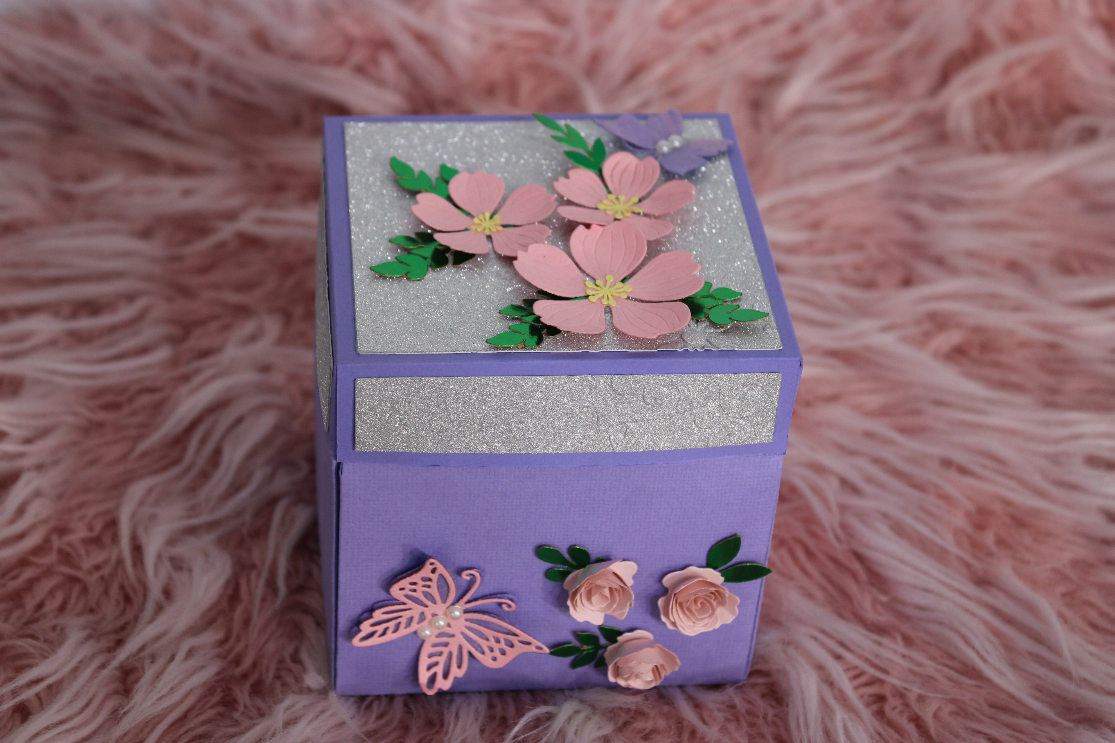 Personalized Exploding Box with Photos and Custom Text, Surprise Gift Box for Mom, Photo Memory Box with Inner Gift Box & Keychain.