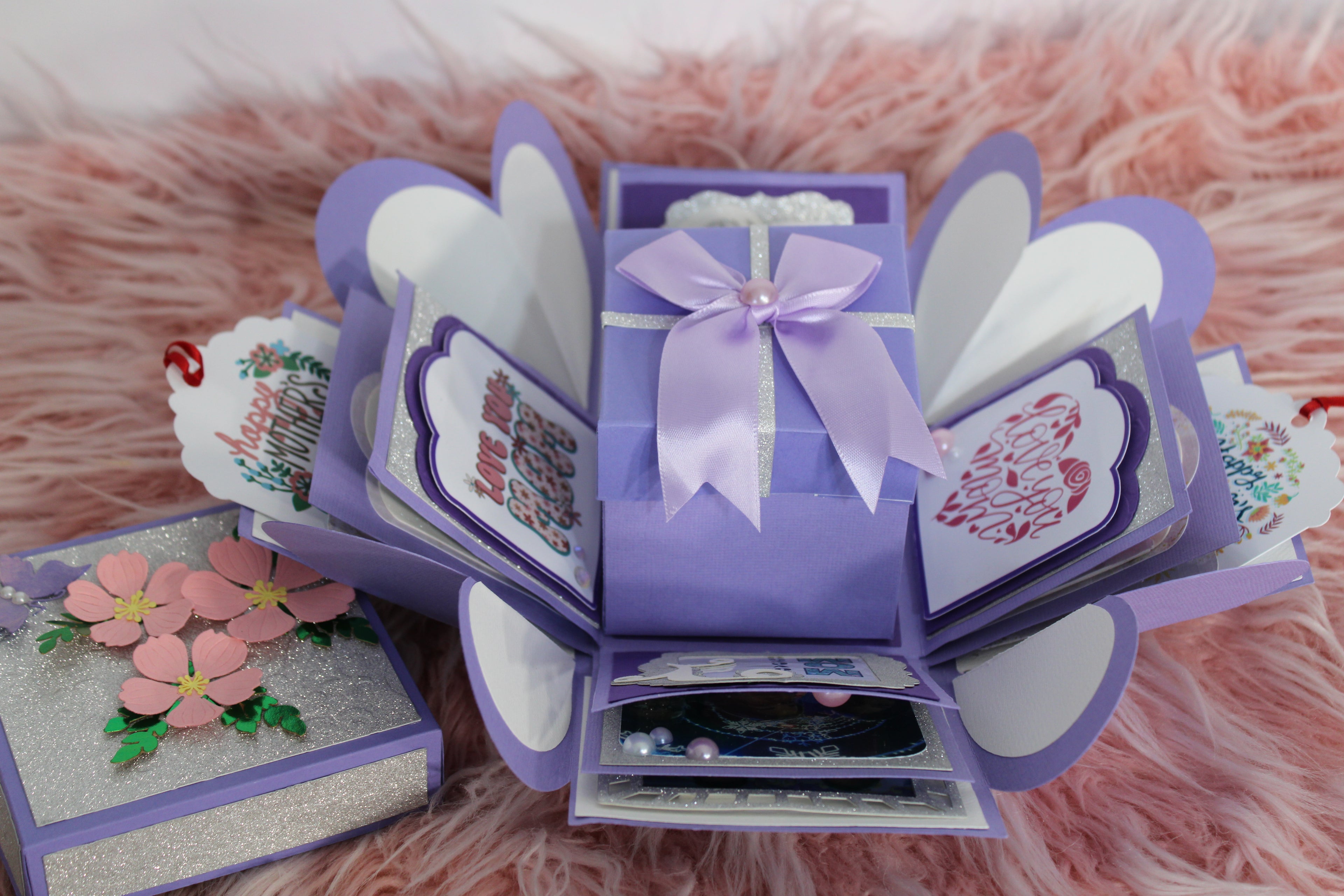 Personalized Exploding Box with Photos and Custom Text, Surprise Gift Box for Mom, Photo Memory Box with Inner Gift Box & Keychain.