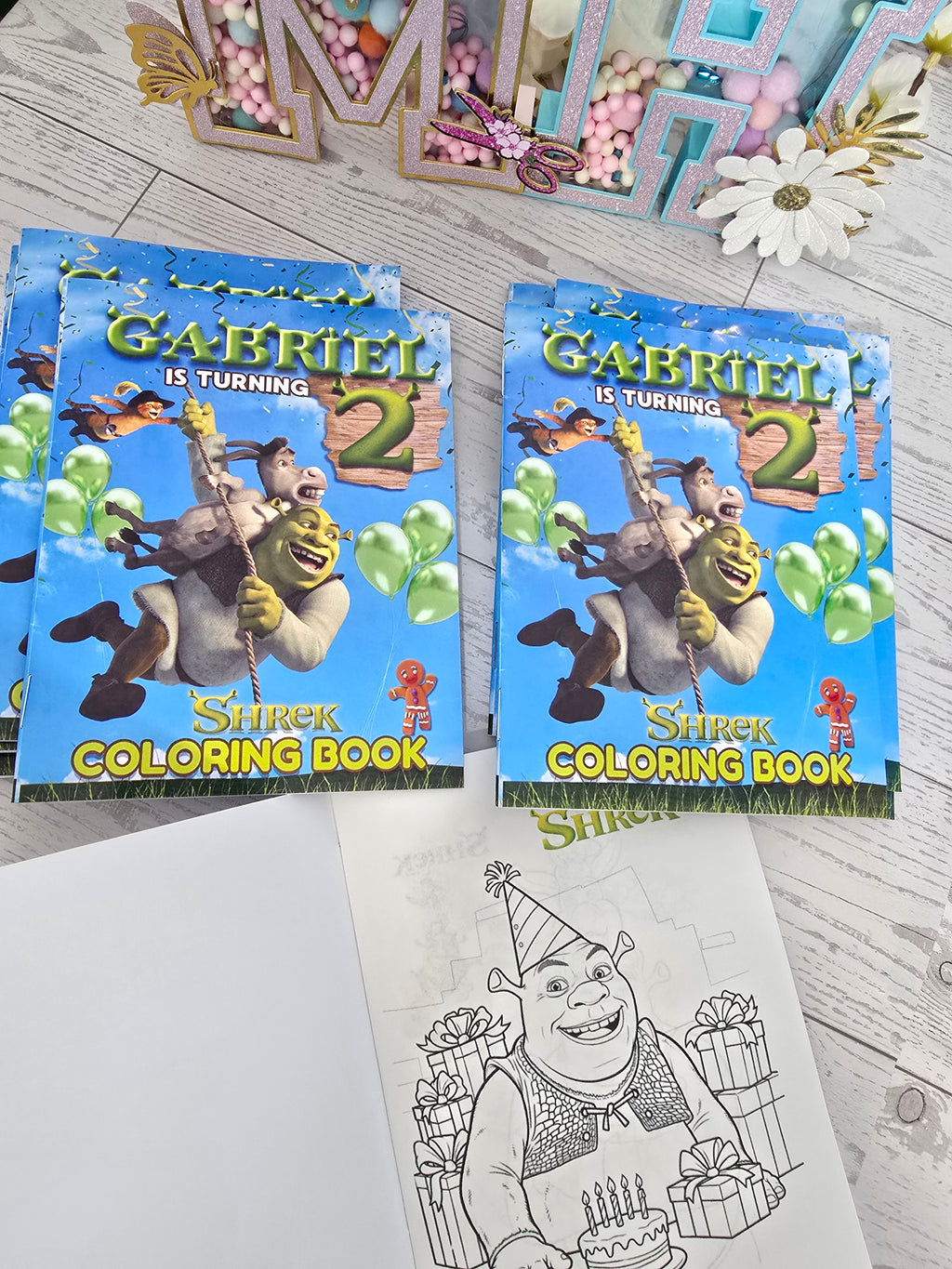 12 Personalized Coloring Book Set + 6 Markers | Kids Birthday Party Favors – Sold by Dozen (Copia)