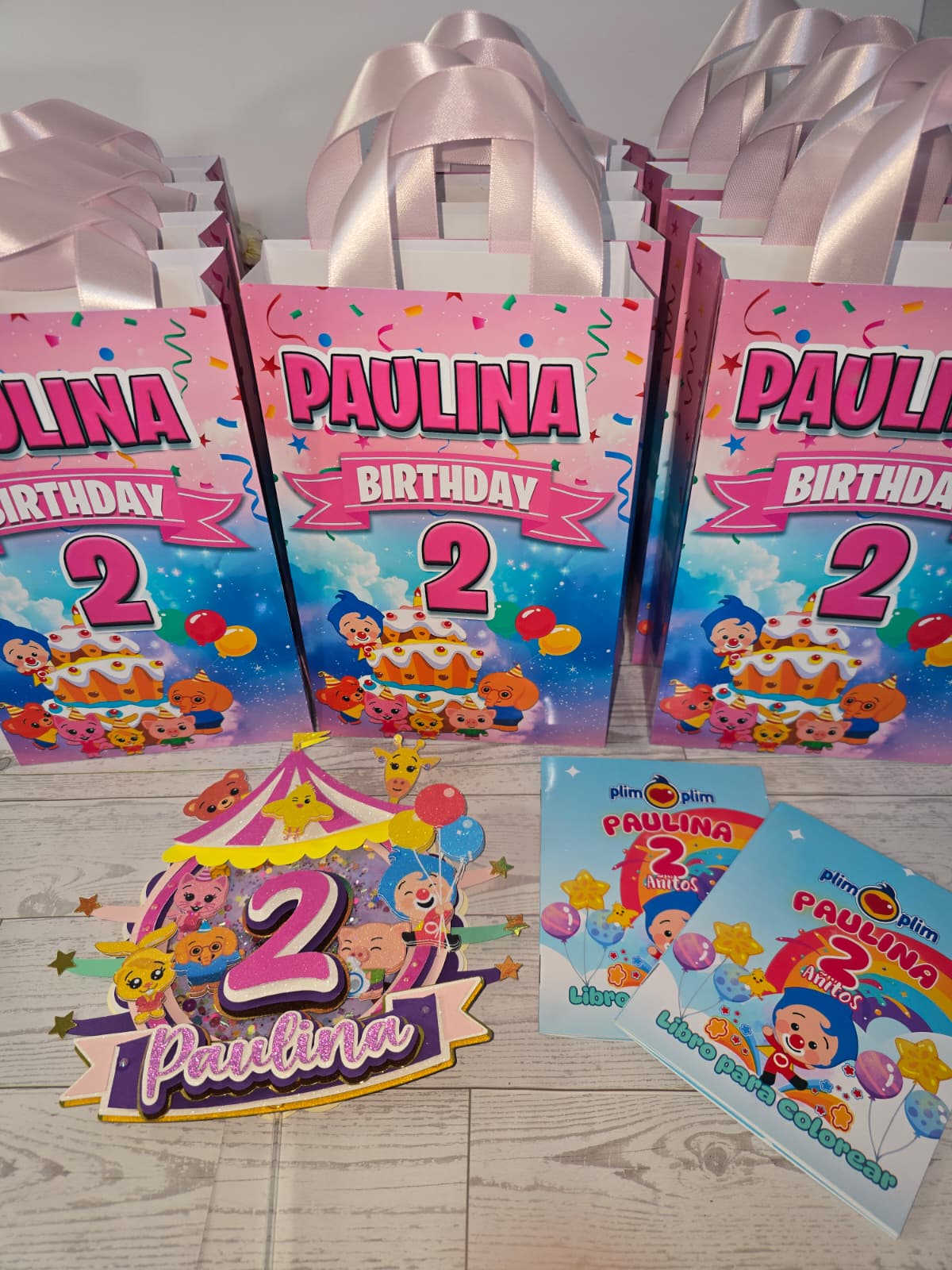 Ultimate Party Set – Personalized 3D Shaker Topper, Cupcake Toppers, Coloring Books & Gift Bags (copia)