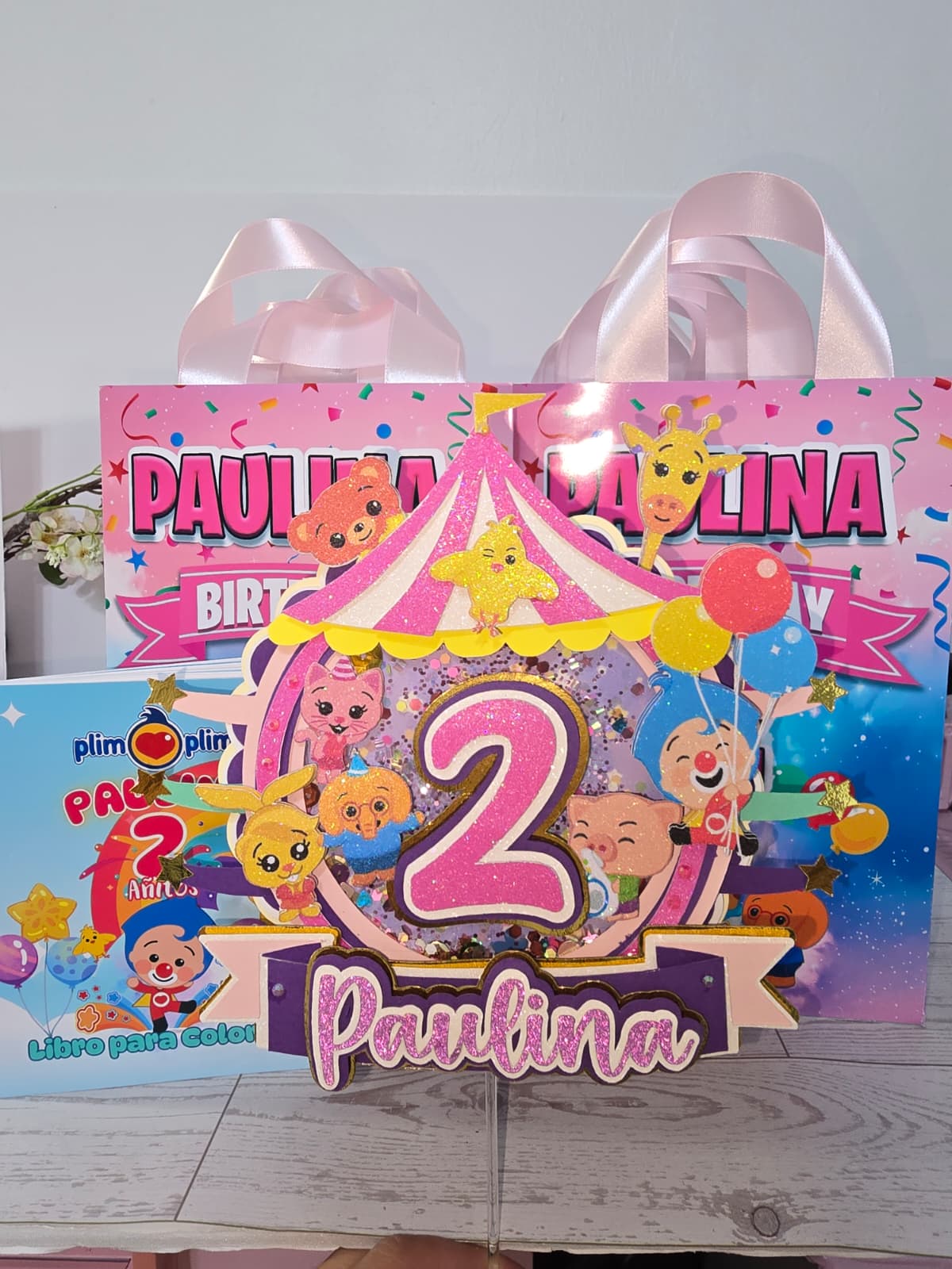 Ultimate Party Set – Personalized 3D Shaker Topper, Cupcake Toppers, Coloring Books & Gift Bags (copia)
