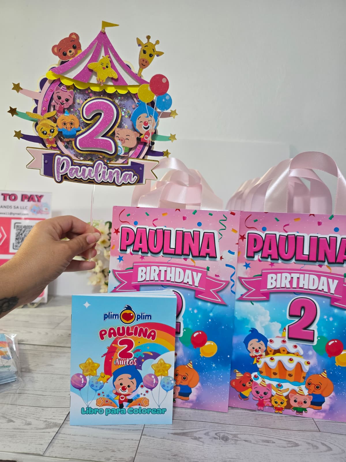 Ultimate Party Set – Personalized 3D Shaker Topper, Cupcake Toppers, Coloring Books & Gift Bags (copia)