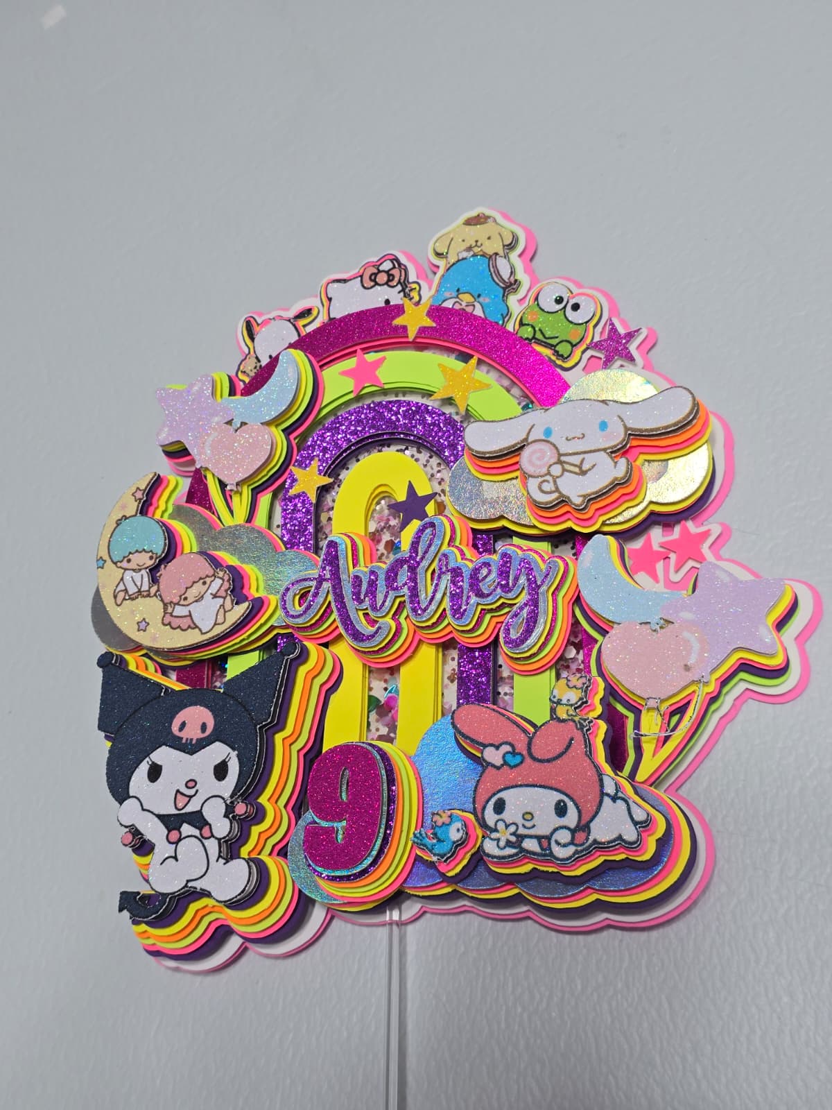 Cake Topper 3D Personalizado Sanrio Neon - Glitter con Nombre y Edad