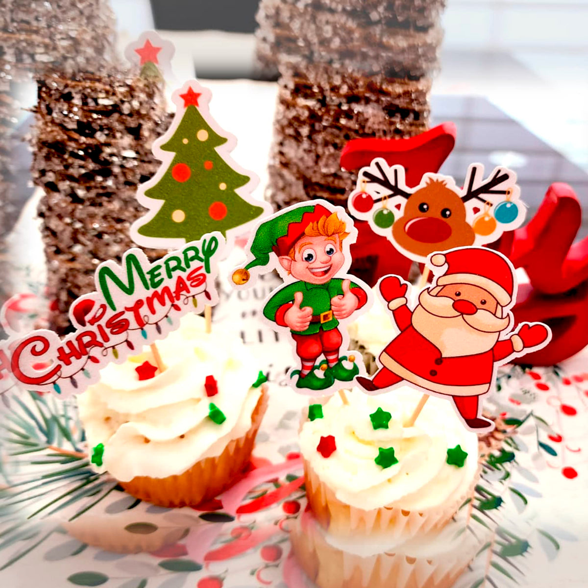 24 adornos brillantes para cupcakes. 10 diseños adorables para cupcakes navideños. Decoración de comida, palillos para fiestas de cumpleaños y postres.